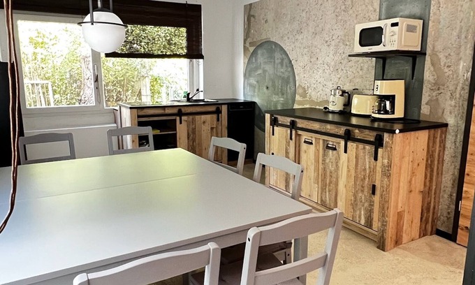 Laussnitz Apartment | Carotel Industrial Style meets Waldesruhe with a dog