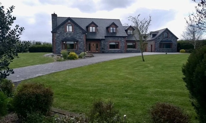 County Cavan Apartment | Carraig House Sleeps 2 Pets Allowed