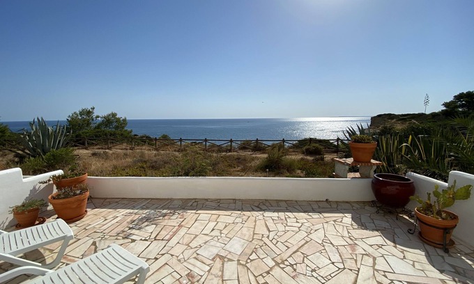 Vale de Centianes Apartment | Carvoeiro Sol Right by the sea