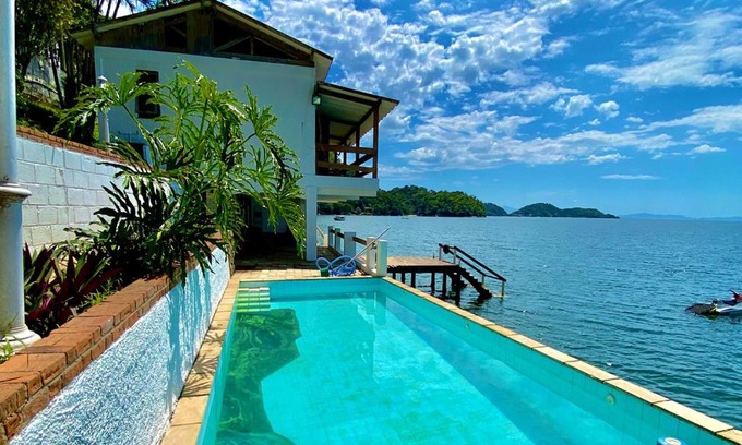 Mangaratiba House | Casa beiramar com piscina na Ilha de Itacuruca RJ