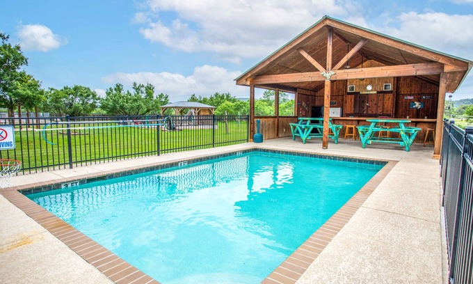 Sabinal House | Casa Bella @ Buchanan Vacation Homes - POOL & FREE FRIO RIVER ACCESS