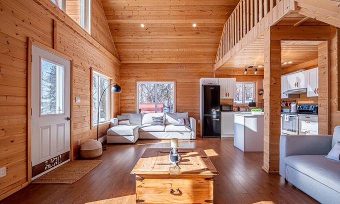 Central Alberta House | "Casa CIelo" Cabin on the lake!