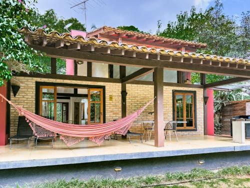 Carapicuiba House | Casa com piscina e natureza - Granja Viana, São Paulo