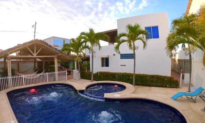 Playas House | Casa con piscina privada y salida a la playa