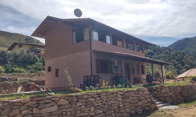 Lumiar House | casa da pedra riscada