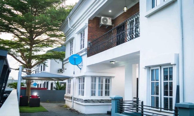 Ajah Apartment | Casa Eko