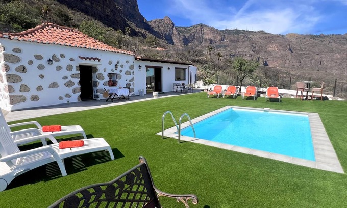 San Bartolome de Tirajana Villa | Casa Abuela María: stunning views, garden pool