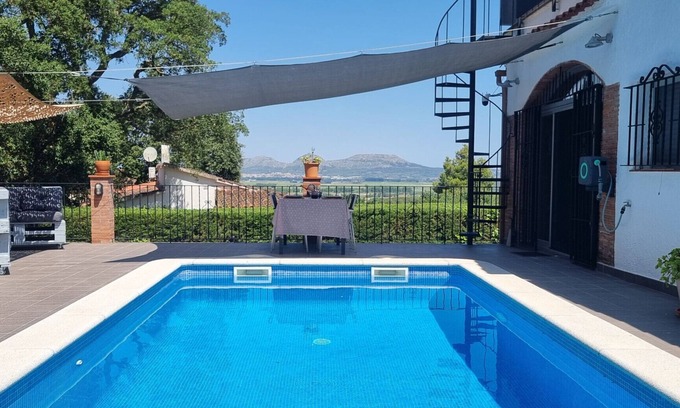 Pals Ski Chalet | Casa Feliç, cozy Spanish house in quiet urbanisation.