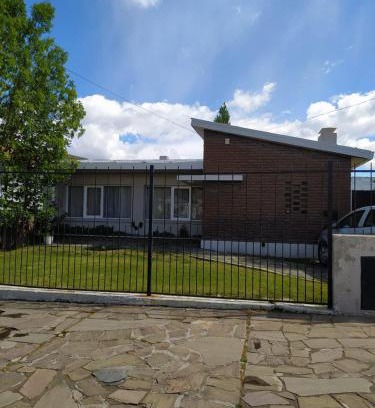 Esquel House | Casa grande y cómoda en el centro de Esquel