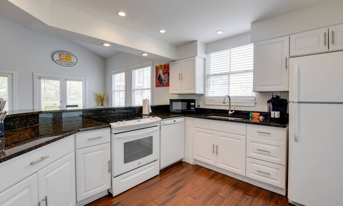 Old Town Apartment | Casa Key West by Brightwild Pool Free Parking