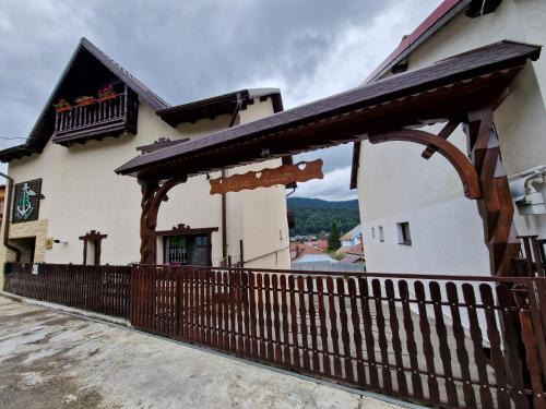 Busteni House | Casa Lazar