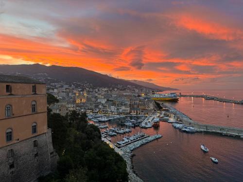 Bastia Apartment | Casa Mare Bel Appartement, vue mer et vieux port Citadelle Bastia
