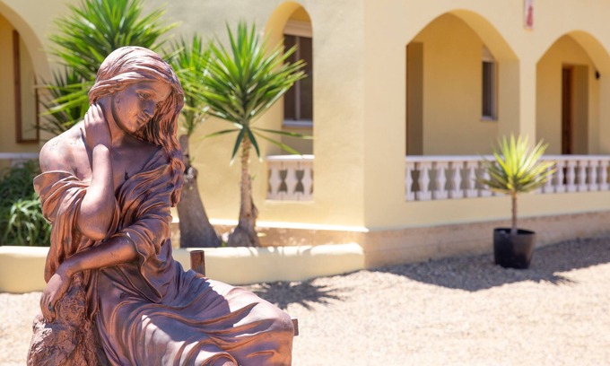 La Parata Villa | Casa Mari is a fabulous Villa with large swim pool, tennis, Games Room, garden