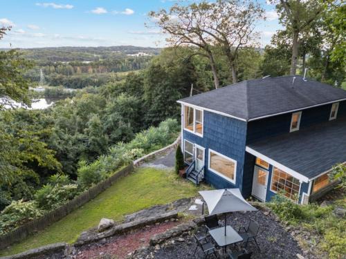 Suffern House | CASA MATTIA - StayShores home