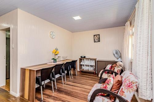 Vila Real House | Casa Rosa Charmosa Completa BC Churrasco & Garagem