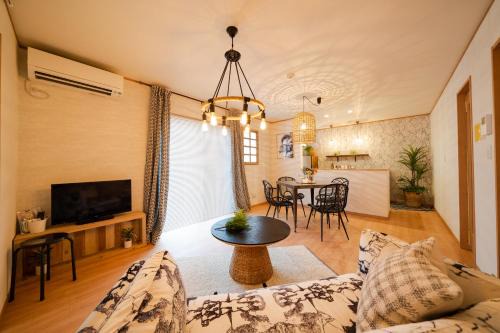 Kadena-cho House | Casa Viaggio
