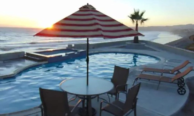 Playas de Rosarito House | Casa Villa Grande - sleeps 30+, Oceanfront,Pool and Jacuzzi