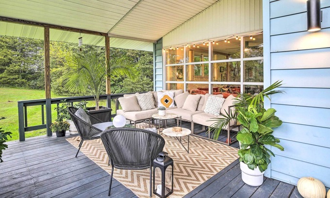 Mount Marion House | 'Casabison' Lake Katrine Home w/ Fire Pit!
