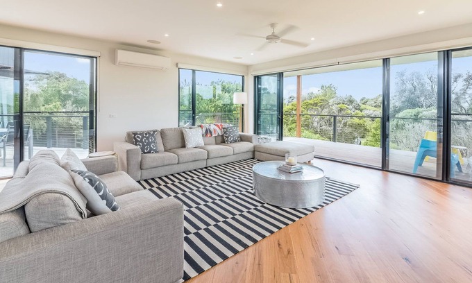 Inverloch House | Casablanca - Surf Side - Wifi Included