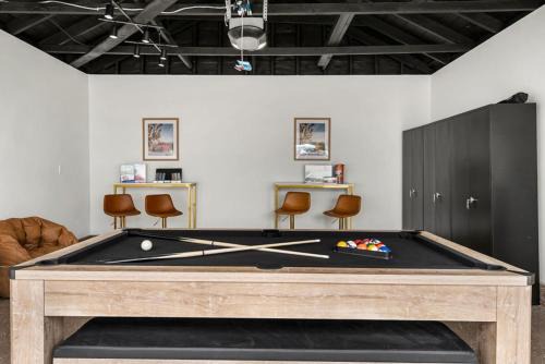 The Plaza House | Cascade Cove - Heated Pool Spa - Billiards and Lounge