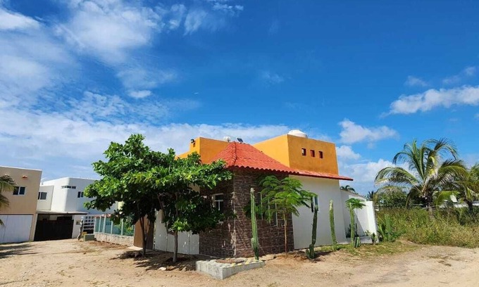 Santa Maria Colotepec House | Casita Blanquis with a view of the sea