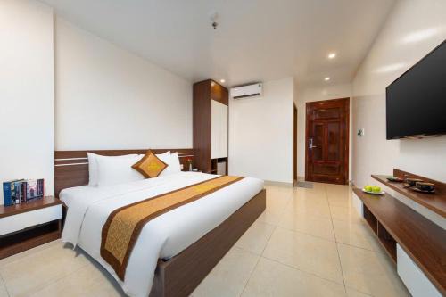 Cat Hai Hotel | Cat Ba Emerald Lake View