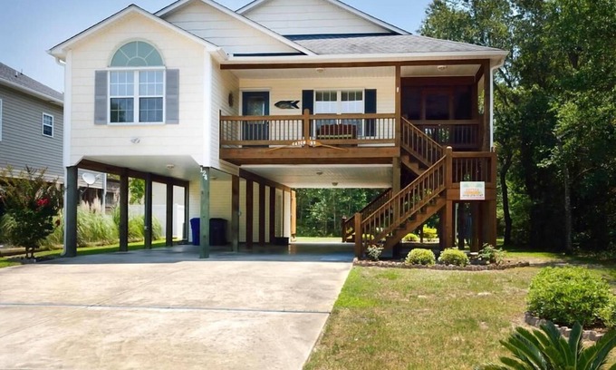 Tranquil Harbour House | Catch 22-Beautiful, 3 Bdrm-2 Bath Home (Sleeps 8) with Privacy & Comfort