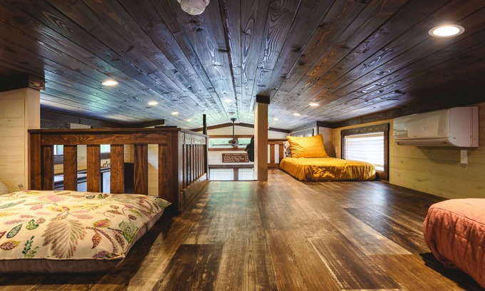 Gatlinburg - Pigeon Forge Cottage | "Catching Fireflies" - Riverfront Tiny Home in the Smoky Mountains