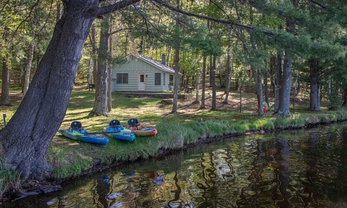 Eagle River Cabin | Catfish Lakeside Cottage