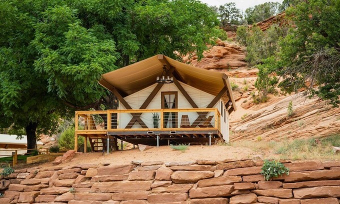 Kanab Cabin | Cave Lakes Canvas Cabin Suite with Soaker tub #1