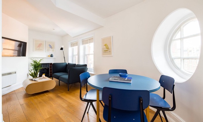 Chinatown Apartment | CCR7 Calm Leicester Sq 1BR