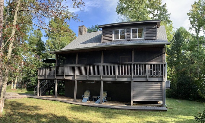 Lusby House | Cedar Beach Lodge is a beautiful, comfy, all-season home on the Chesapeake Bay