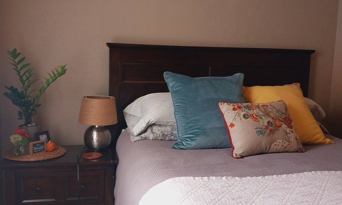 Cedarburg Apartment | Cedarburg 2 br apartment sleeps 1-6 guests in prime location on Washington Ave