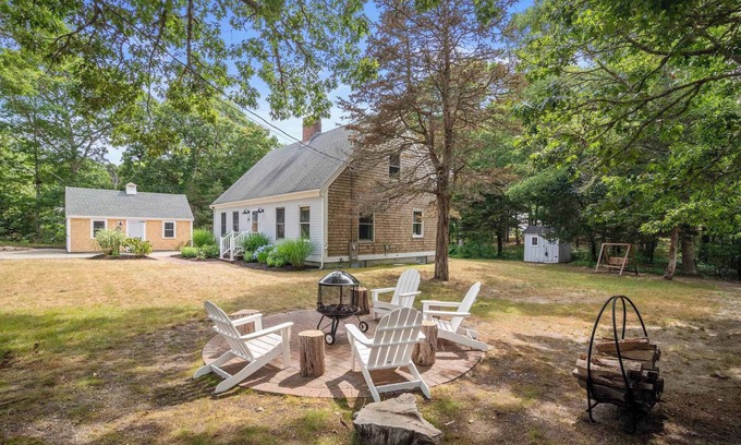 East Orleans House | Central AC Close to Nauset Beach!