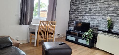Rushmoor District Apartment | Central Aldershot 1-Bedroom flat with Parking & WiFi