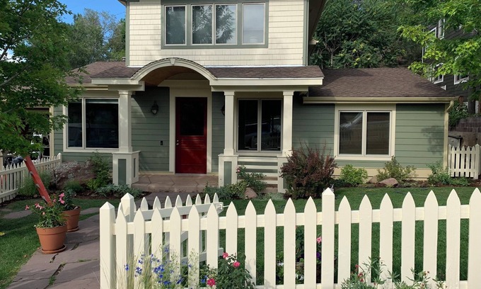 Whittier House | Central Boulder with AC- short walk to downtown or to CU!