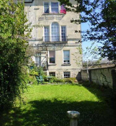 Upper Town Apartment | Central Georgian Garden Flat with Free Parking
