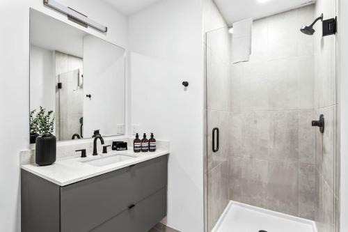 Historic Ybor Apartment | Central Ybor Studio Free Parking Mins to DT