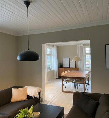 Haugesund Villa | Centrally located 6-room detached house