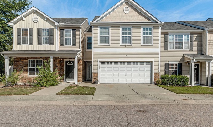 Southeast Raleigh House | Centrally Located Raleigh Townhome w/Pool Access