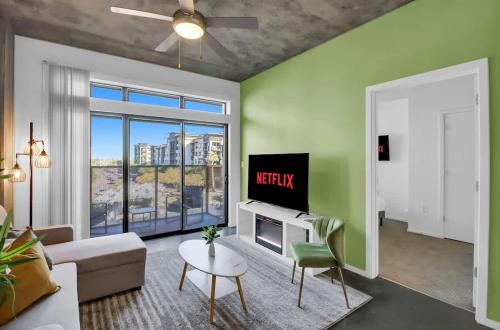 Evans Churchill Apartment | Centric 2BR In HEART of DTPHX Free Garage Parking