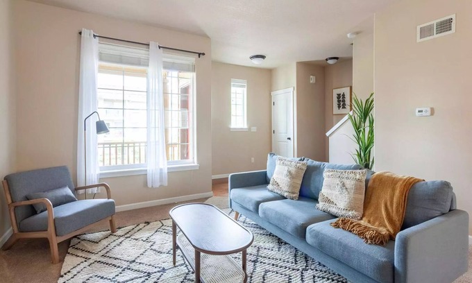 Five Oaks House | CF-w/BBQ+Balcony+Smart TV‐ Near Hillsboro Stadium