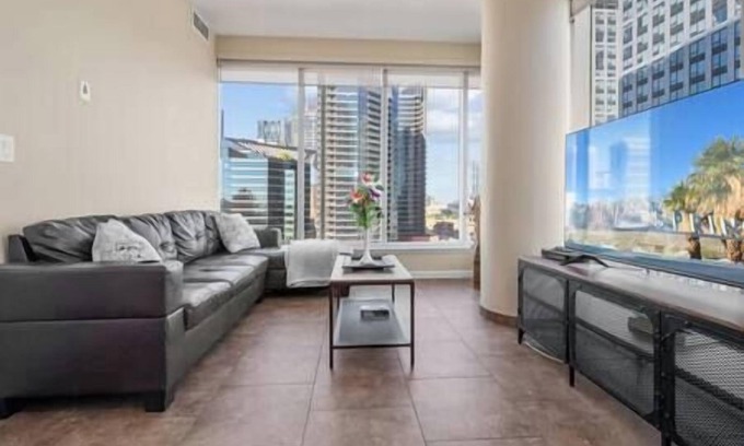 Victoria Park Apartment | Cgy Tower Views | Mins to Saddledome | 2BR