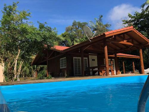 Porto de Cima House | Chácara Porto Bello - Casa com Piscina em Morretes