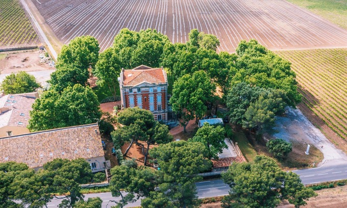 Lancon-Provence Hotel | Château la Beaumetane
