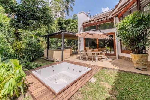 Alejandria House | CH65 Luxury 5BR Villa Jacuzzi Garden de Oro