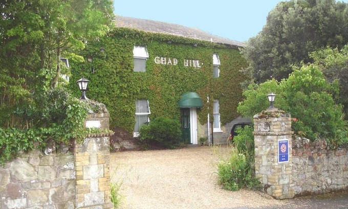 Sandown Hotel | Chad Hill Hotel