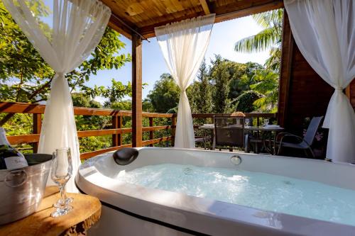 Joinville Ski Chalet | Chale confortavel com pisc,WiFi, garagem e jacuzzi