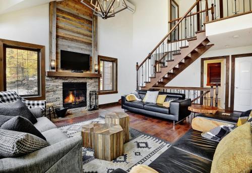 Stoneham Ski Chalet | Chalet 27 Chemin Blanc by Les Chalets Alpins