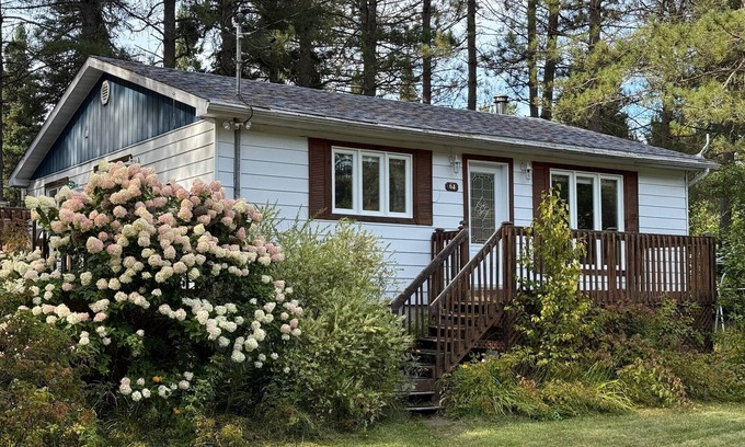 Saint Donat Ski Chalet | Chalet 4 saisons avec spa - Accès au Lac - Proximité Montagnes Ski - 10+ pers.